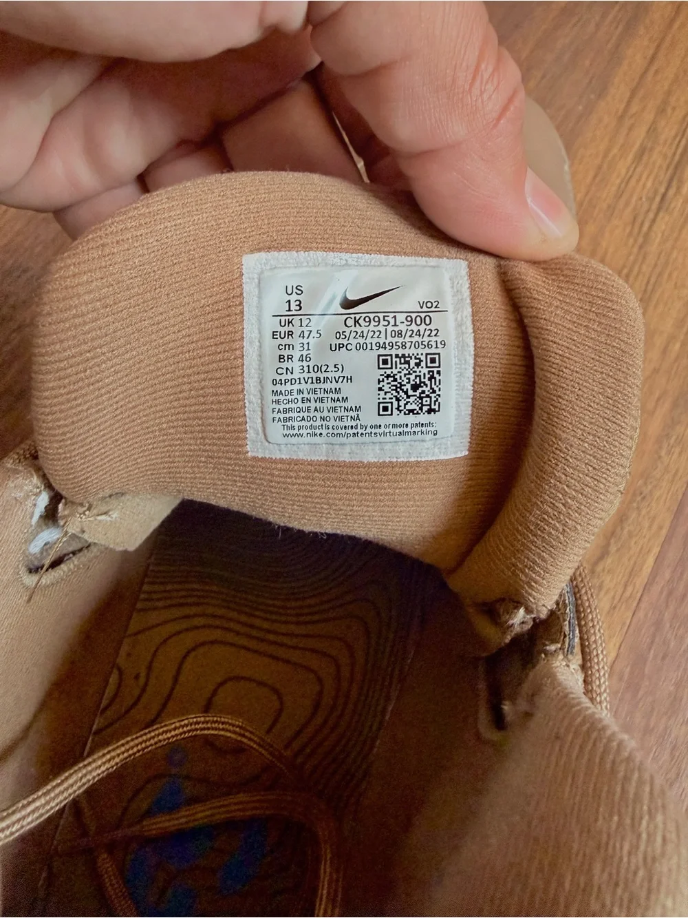 Nike sturdy mid